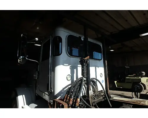 PETERBILT 365 Cab