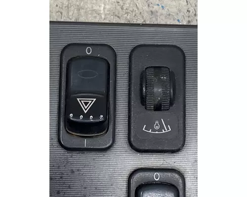 PETERBILT 365 Dash  Console Switch