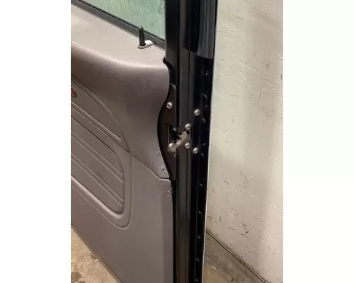 PETERBILT 365 Door Assembly, Front