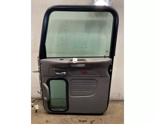 PETERBILT 365 Door Assembly, Front