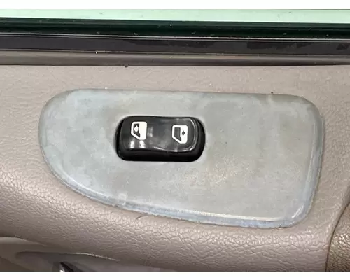 PETERBILT 365 Door Assembly, Front