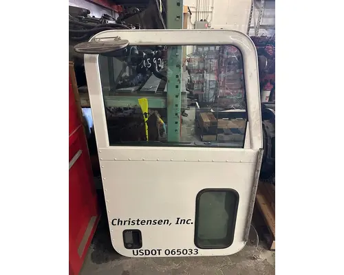 PETERBILT 365 Door Assembly, Front