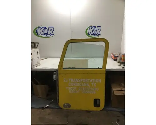 PETERBILT 365 Door Assembly, Front