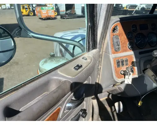 PETERBILT 365 Door Assembly, Front