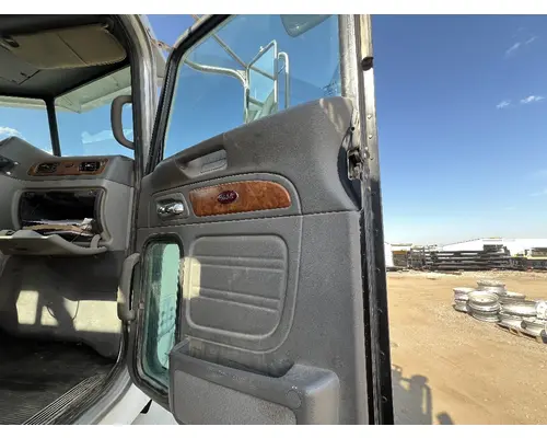 PETERBILT 365 Door Assembly, Front