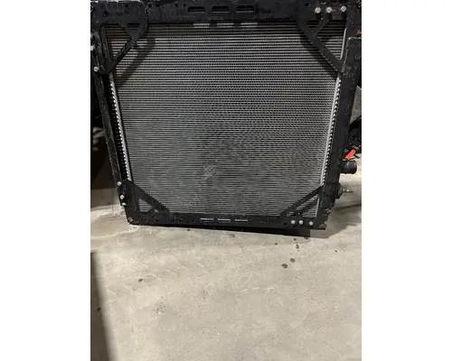 PETERBILT 365 Radiator