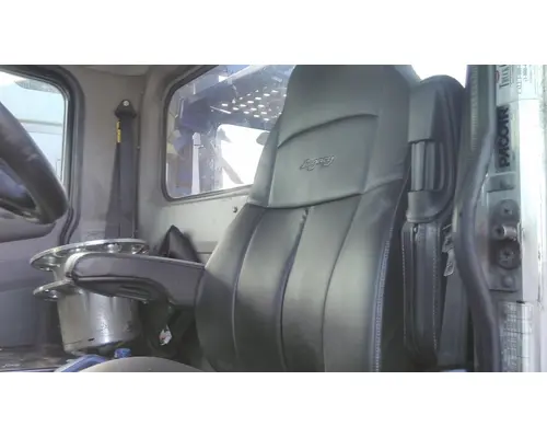 PETERBILT 365 SEAT, FRONT