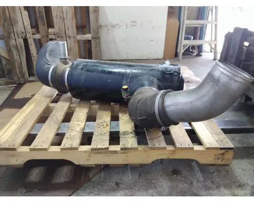 PETERBILT 367 AIR CLEANER