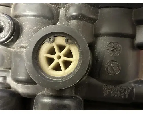 PETERBILT 367 Air Brake Dash Valve