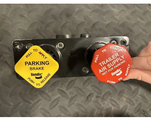 PETERBILT 367 Air Brake Dash Valve