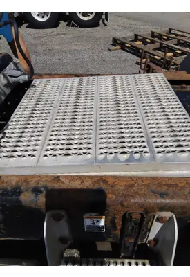 PETERBILT 367 BATTERY BOX