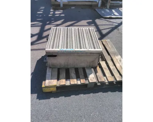 PETERBILT 367 BATTERY BOX