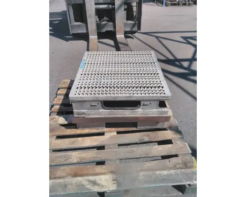 PETERBILT 367 BATTERY BOX