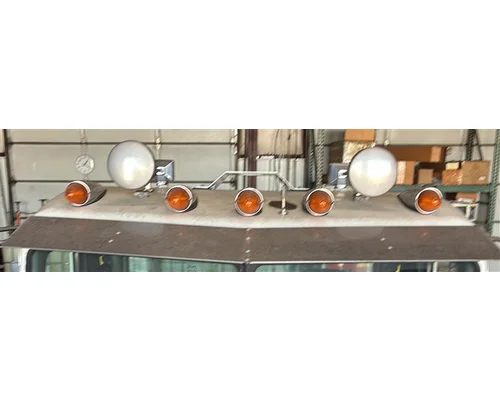 PETERBILT 367 CAB CLIP