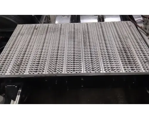 PETERBILT 367 DECK (CATWALK) STEP