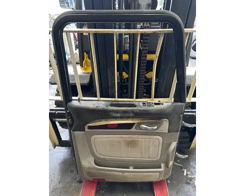 PETERBILT 367 Door Assembly, Front