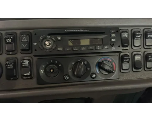 PETERBILT 367 RADIO AM/FM