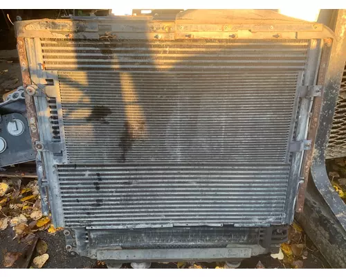 PETERBILT 367 Radiator