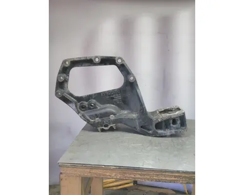 PETERBILT 367 SPRING HANGER