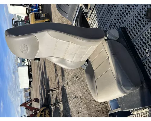 PETERBILT 367 Seat, Front