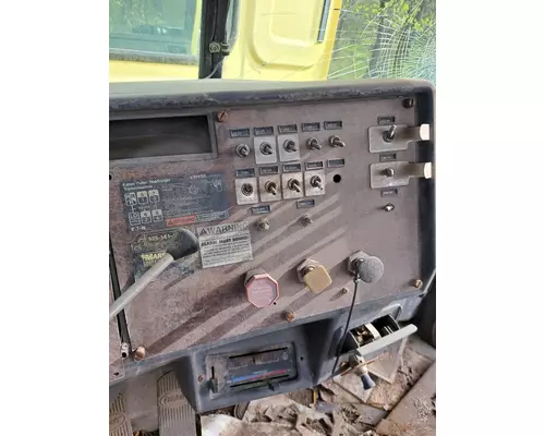 PETERBILT 375 Cab or Cab Mount