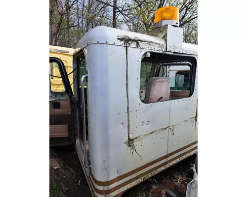 PETERBILT 375 Cab or Cab Mount