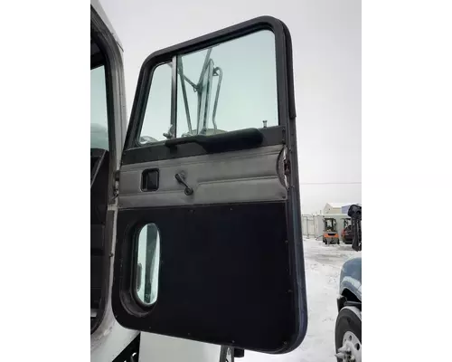 PETERBILT 375 DOOR ASSEMBLY, FRONT