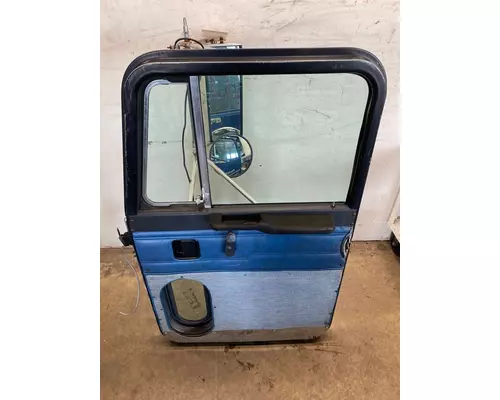 PETERBILT 375 Door Assembly, Front