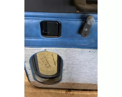 PETERBILT 375 Door Assembly, Front