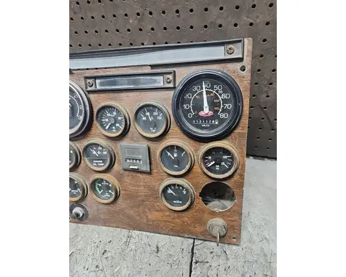 PETERBILT 375 Instrument Cluster