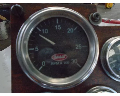 PETERBILT 377_17-04216-003 Tachometer