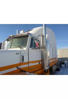 PETERBILT 377 Cab Clip