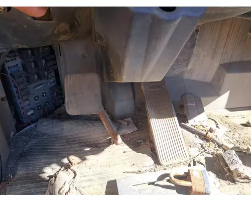 PETERBILT 377 Cab Mount