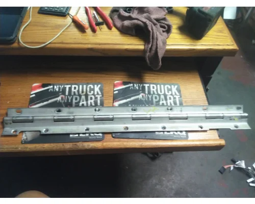 PETERBILT 377 DOOR HINGE