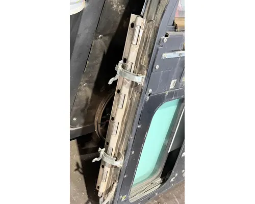 PETERBILT 377 Door Assembly, Front