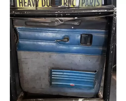 PETERBILT 377 Door Assembly, Front
