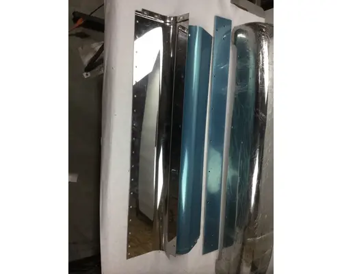 PETERBILT 377 GRILLE