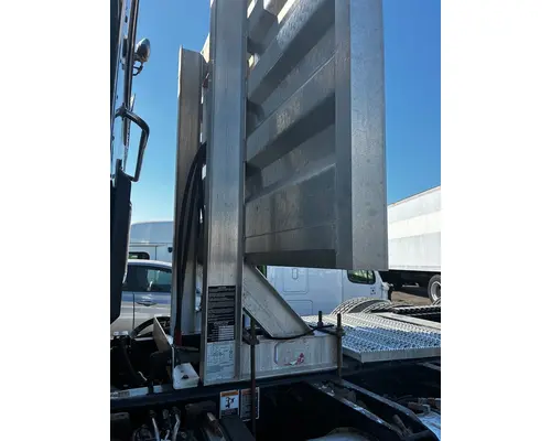 PETERBILT 377 Headache Rack