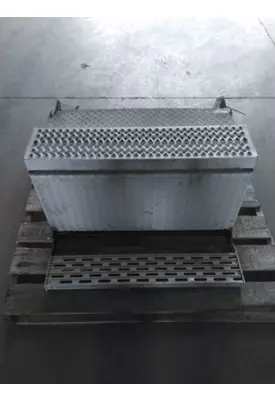 PETERBILT 378 BATTERY BOX STEP