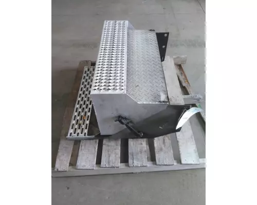 PETERBILT 378 BATTERY BOX STEP