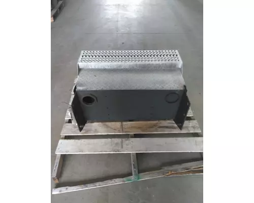 PETERBILT 378 BATTERY BOX STEP