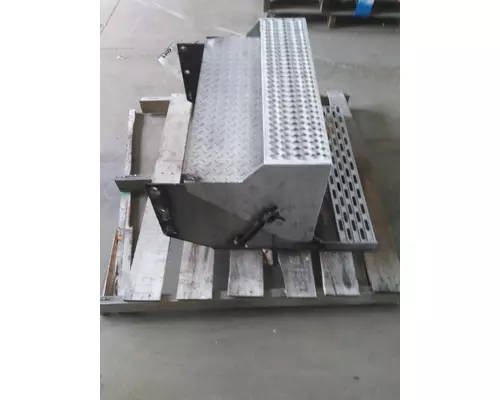 PETERBILT 378 BATTERY BOX STEP