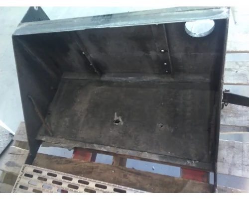PETERBILT 378 BATTERY BOX STEP