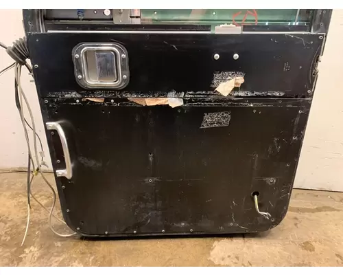PETERBILT 378 Door Assembly, Front