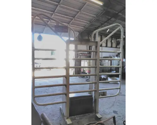 PETERBILT 378 HEADACHE RACK