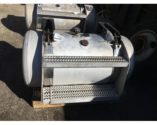 PETERBILT 378 Wet Kit Tank