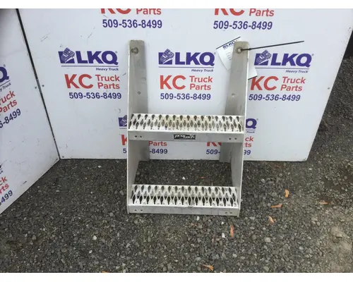 PETERBILT 379 EXHD FRAME STEP