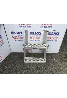 PETERBILT 379 EXHD FRAME STEP