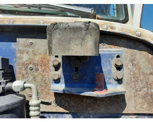 PETERBILT 379 EXHD HOOD BRACKET