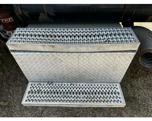 PETERBILT 379 UltraCab Battery BoxTray